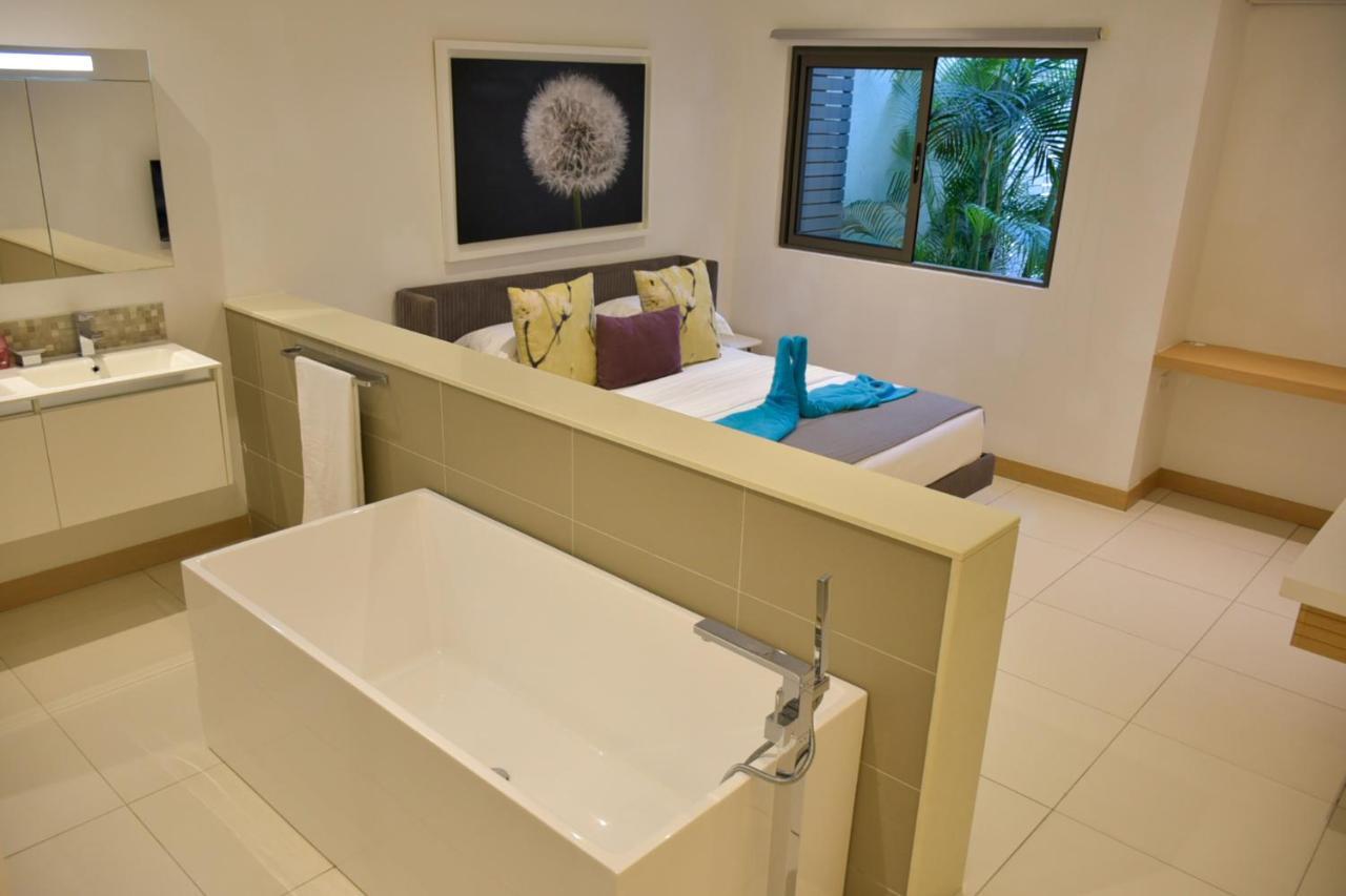 Latitude - With Private Plunge Pool Villa ริวิแยร์นัวร์ ภายนอก รูปภาพ